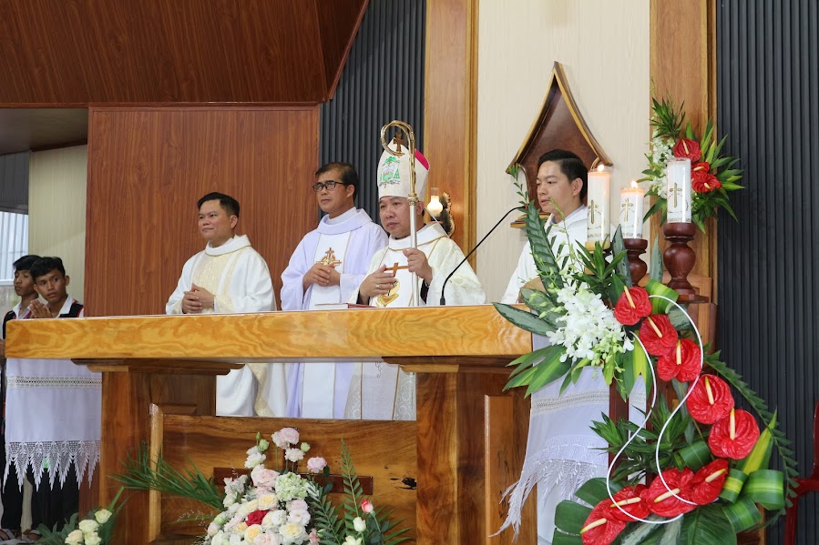 ​​​​​​​THÁNH LỄ KÍNH THÁNH GIOAN BAOTIXITA – NIỀM VUI KHAI SINH VÀ BỔN MẠNG GIÁO ĐIỂM CHÂU NIÊN