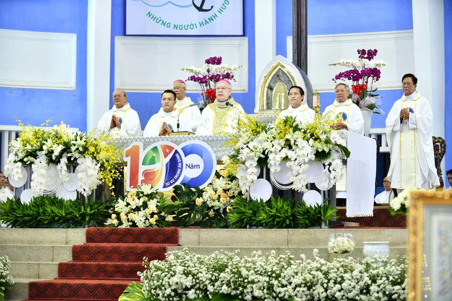 100 NĂM DÒNG CHÚA CỨU THẾ HIỆN DIỆN TẠI VIỆT NAM