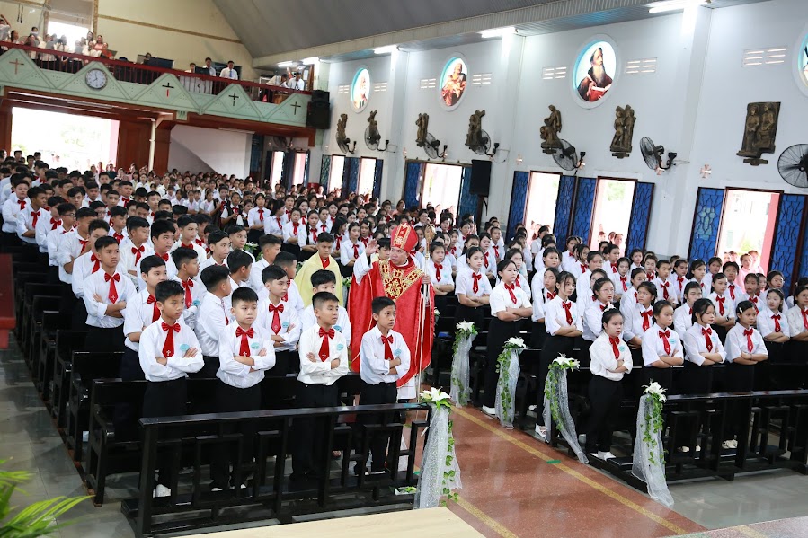 THÁNH LỄ BAN BÍ TÍCH THÊM SỨC