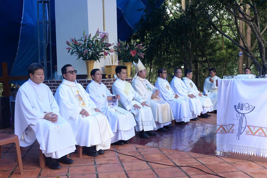 HÀNH HƯƠNG NÚI CHÚA KITÔ VUA – TRUYỀN THỐNG THIÊNG LIÊNG CỦA GIÁO XỨ CHÂU SƠN