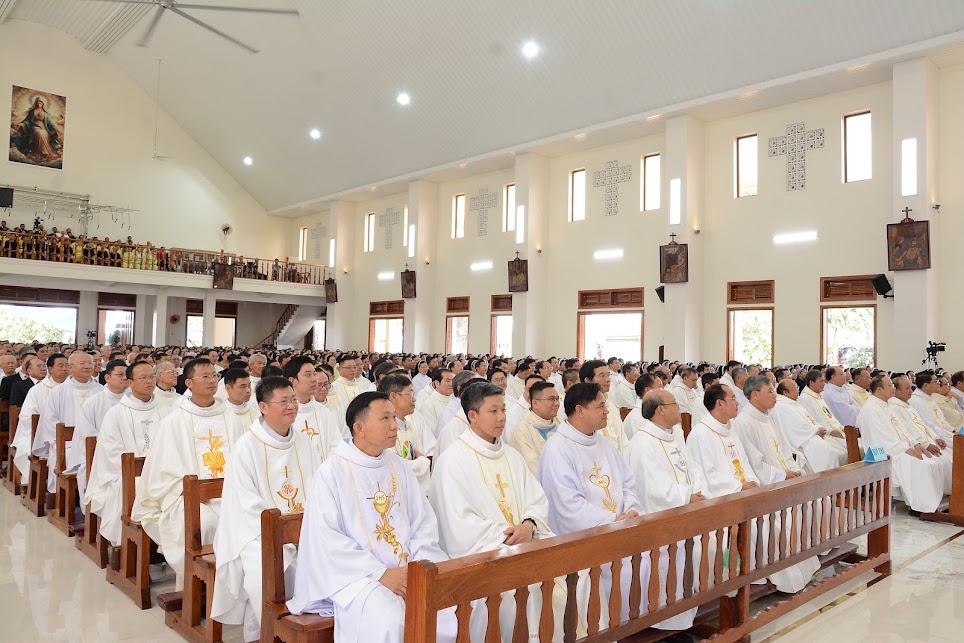 THÁNH LỄ TẠ ƠN 70 NĂM GIÁO XỨ VINH HÒA