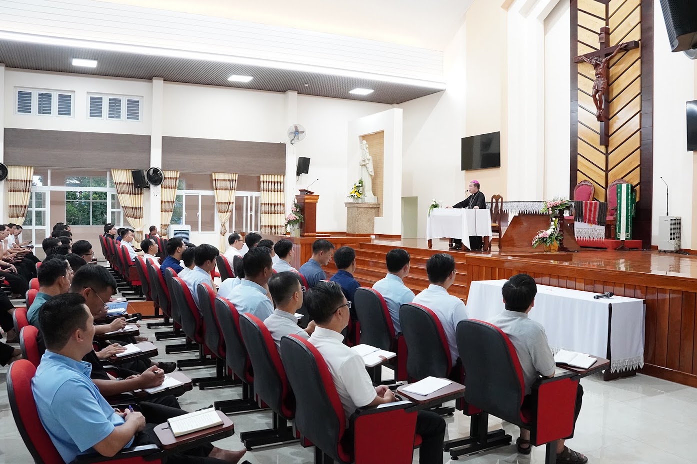 GIÁO PHẬN BAN MÊ THUỘT: KHÓA THƯỜNG HUẤN LINH MỤC TRẺ -2026